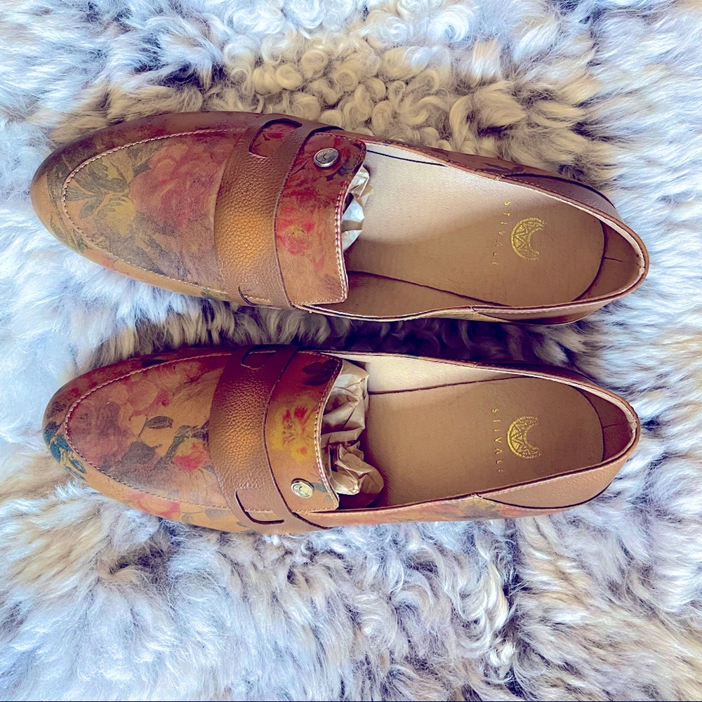 🆕 Tan Roses Real Leather Loafer - Picture 2 of 9